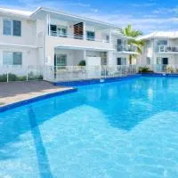2 Bedroom Poolside Escape - The Oaks Port Stephens โรงแรมในซาลามานเดอร์เบย์