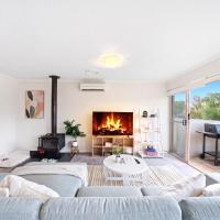 3BR Beach House Near Hobart BBQ Firepit Parking, Hotel in der N&auml;he vom Flughafen Hobart, Seven Mile Beach