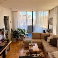Two bedroom apartment on rouse، فندق في ملبورن