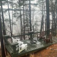 Waterfront near Luskville falls 30 minutes from Ottawa, hotel sa Luskville