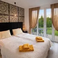 MMA Apartament with Private Garden & Terrace, хотел в Клайпеда