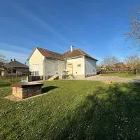 Holiday house Mernye, hotel u gradu Mernye