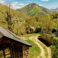 La montana, hotel u gradu Seix