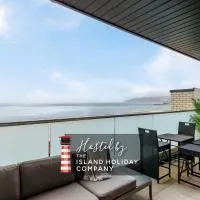 Colonels Rest - Luxury Beachside Townhouse with Sea Views in Sandown, Sleeps 10, hotel en Sandown