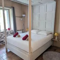 Suite indépendante avec salle de bain à la campagne、Mordellesのホテル