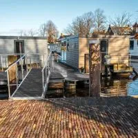 The Blue Houseboat، فندق في سفارتسلاوْس