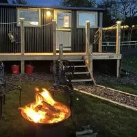 Spinney Wood Glamping, Oak Hut, hotel Bewdleyban