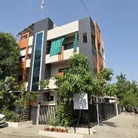 2 BHK All AC Rooms Solapur Home Stay By Stay Nestura, hotel v destinaci Solapur