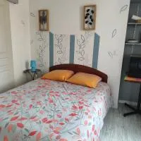 Chambre pour 2 personnes à Formigny RDC, hotel a Formigny