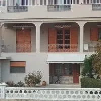 Ανετο σπίτι κοντά στη θάλασσα, khách sạn ở Vrontados