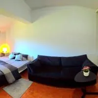 Cozy home stay at a villa with beautiful garden โรงแรมในเม็งมาร์ติงส์