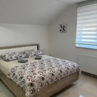 Apartman Diamond LUX, hotelli kohteessa Surčin
