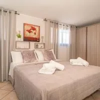 Hedoné apartment, hotel u gradu Schisò