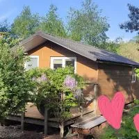 Charmant Chalet 2-4 personnes, hotelli kohteessa Cérans-Foulletourte