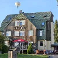 waldhotel AUSZEIT mit Restaurant & Café, хотел в Тане