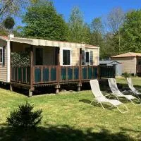 Mobil-home 4-6 personnes Camping de Bairon 08 en bord de lac, hotel u gradu 'Le Chesne'