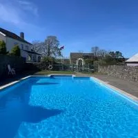 Trenewydd Farm Holiday Cottages, hotel en Cardigan