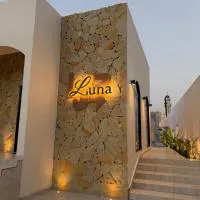 Lava & Luna chalets, отель в городе Сухар