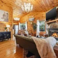 Luxe Blue Ridge Cabin: Hot Tub, Theater, Dogs OK, hotel din Blue Ridge