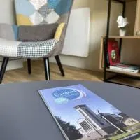 Studio charmant avec terrasse privée, hotel v destinácii Oradour-sur-Glane