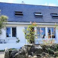 Maison familiale avec jardin arboré, plage à 50 m, hotel v mestu Audierne