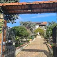 Casa Marchese Etna con Giardino e Piscina a 2 Passi da Nicolosi，馬斯卡盧恰的飯店