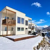 Cozy studio apartment near Tromsø city center, hotel i Tromsø