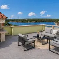 Apartment Nina with Panoramic Sea View, hotel u Kruševu