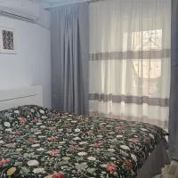 Modern Family Apartment, Free Parking, Self Check-In, Sleeps 5, hotel u Bukureštu
