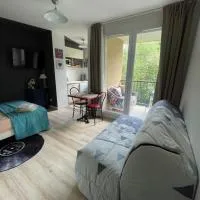 Studio T1 piscine chauffée parking gratuit les hauts dhonfleur, hotel u gradu Ekvemavil