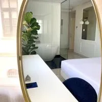 BLUE LUXURY SUITES, מלון בפרבזה