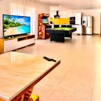 Villa 220 m2 avec 5 chambres 6 lits doubles 2 toilettes 2 salles de bain, hotel a Beire-le-Châtel
