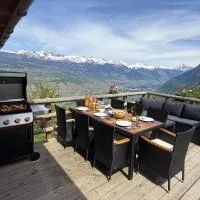 Chalet panoramique avec vue alpine à 180 degrés - poêle scandinave & nature, hótel í Grône