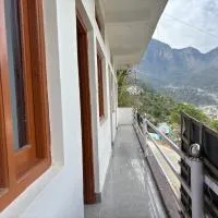 Omji Niwas - Shiv Ganga, hotell i Uttarkāshi