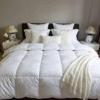 Ulaanbaatar में, होटल Luxury Modern 3BR Apartment Near Airport Fast Wi-Fi PS4 Workstation