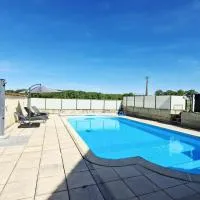 Gites confortable pour 6-8 people with heated pool, hôtel à Saint-Yan