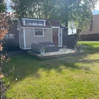 Op zoek naar een leuke overnachting Te huur Prachtig Tiny House De Hutte, hotelli kohteessa Siddeburen