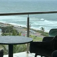 Umdloti Holiday Resort Apartment 514 - Amazing Breaker & Ocean Views, hotel u gradu Umdloti