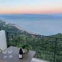 Domus Mea, Case Vacanza Vista Mare vicino Taormina, hotell i Forza dʼAgro