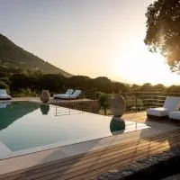 Les Paillers de Bodri - Vue mer et piscine - Adults Only, hotelli kohteessa Corbara