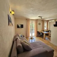 Apartments Silva Maris, готель у місті Сумартін