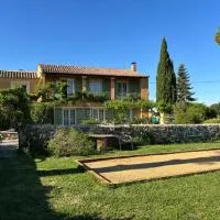 Le Mas des Vignes en Drome provençale, hotel v destinácii Rochegude
