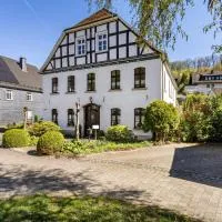 Ferienwohnung Sauerland Burgfenster، فندق في لينهشتات