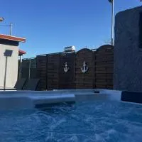 MtsHome I Luxury Stay with Jacuzzi, khách sạn ở Áyios Spirídhon