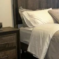 Private Chilliwack Condo 2Bdrm 2Bath Sleeps6 Close to District 1881, hotel di Chilliwack