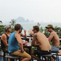 Balcony Party Hostel - 18-40, Hotel in Strand Ao Nang