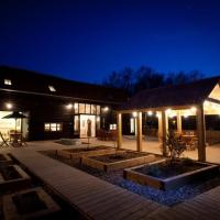 Creeksea Place Barns, hotel in Burnham-on-Crouch