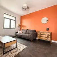 Grands appartements complets avec leurs cuisines toutes équipées jusqu'à 72m2, khách sạn ở Sin-le-Noble