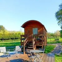 Roulotte Arya,tout confort petit déjeuner inclus, hotel em Housseras