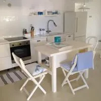 White Apartment Krk With Private Garden, hotel u Krku